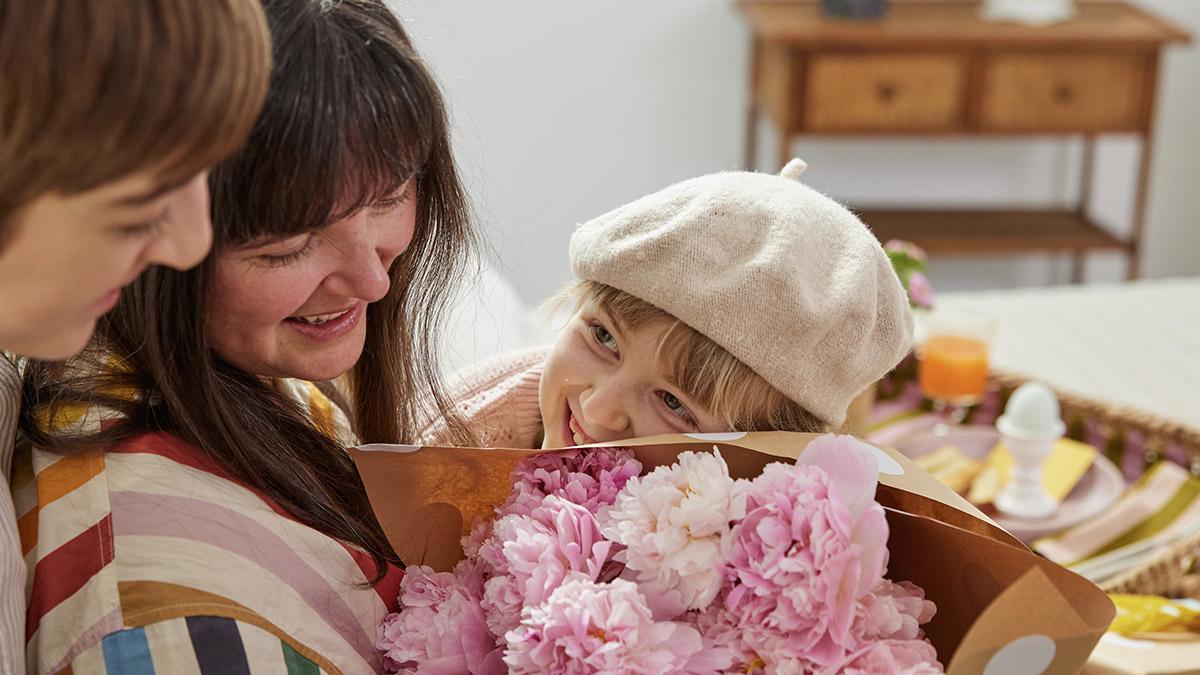 mom in different languages flowers