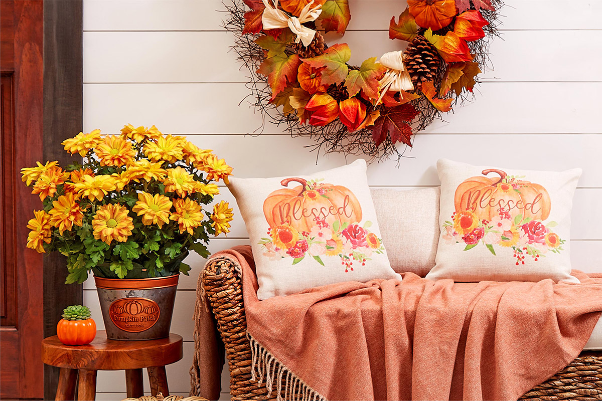 Article Cards Featured Image front porch ideas for fall hero