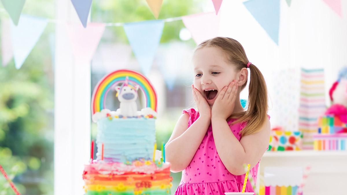 Article Cards Featured Image Kids birthday party. Little girl with cake.