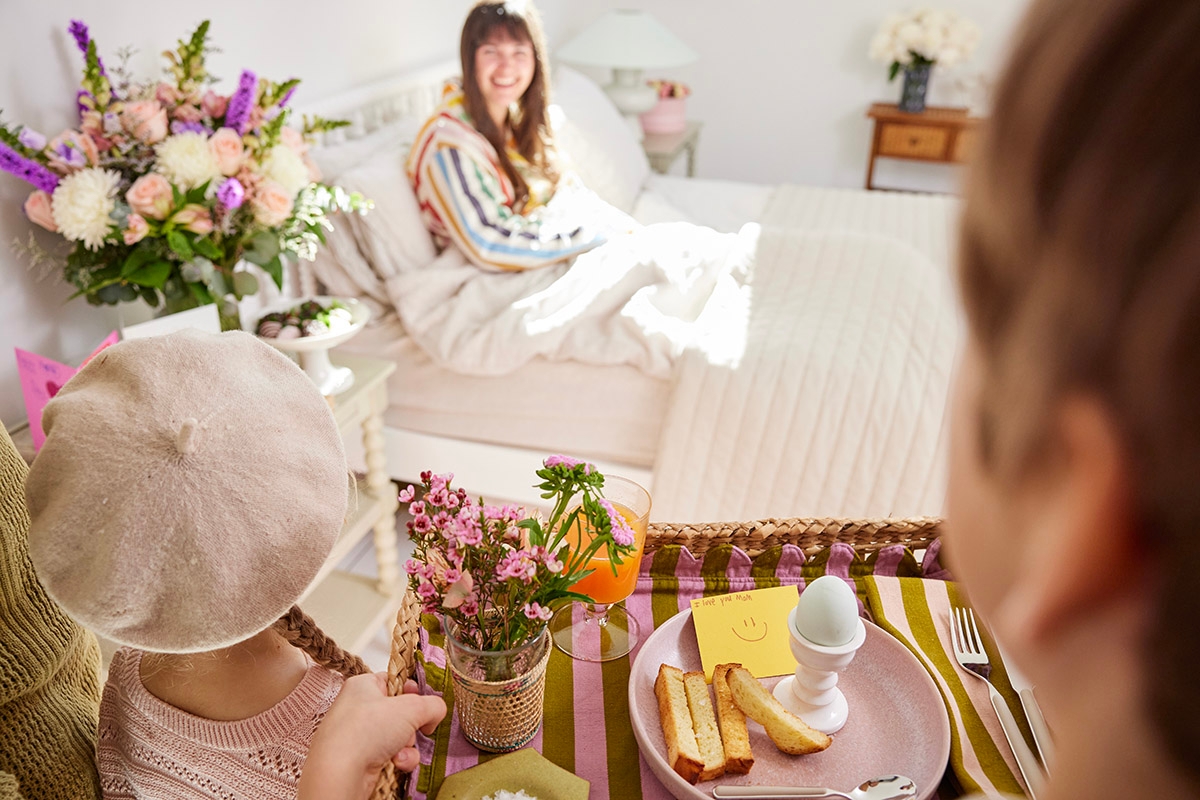 giving thanks breakfast in bed