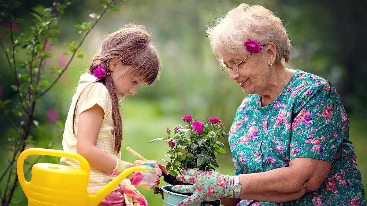 Article Cards Featured Image memory gardens woman with young granddaughter