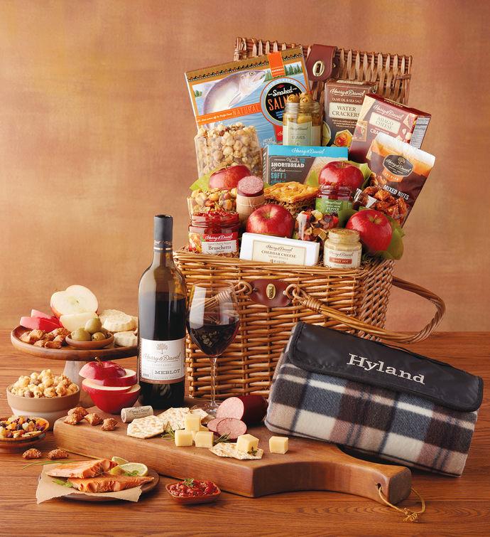 Article Cards Featured Image personalized gourmet picnic basket