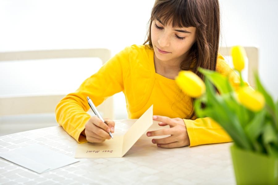 Article Cards Featured Image cute little girl making a card for her mom