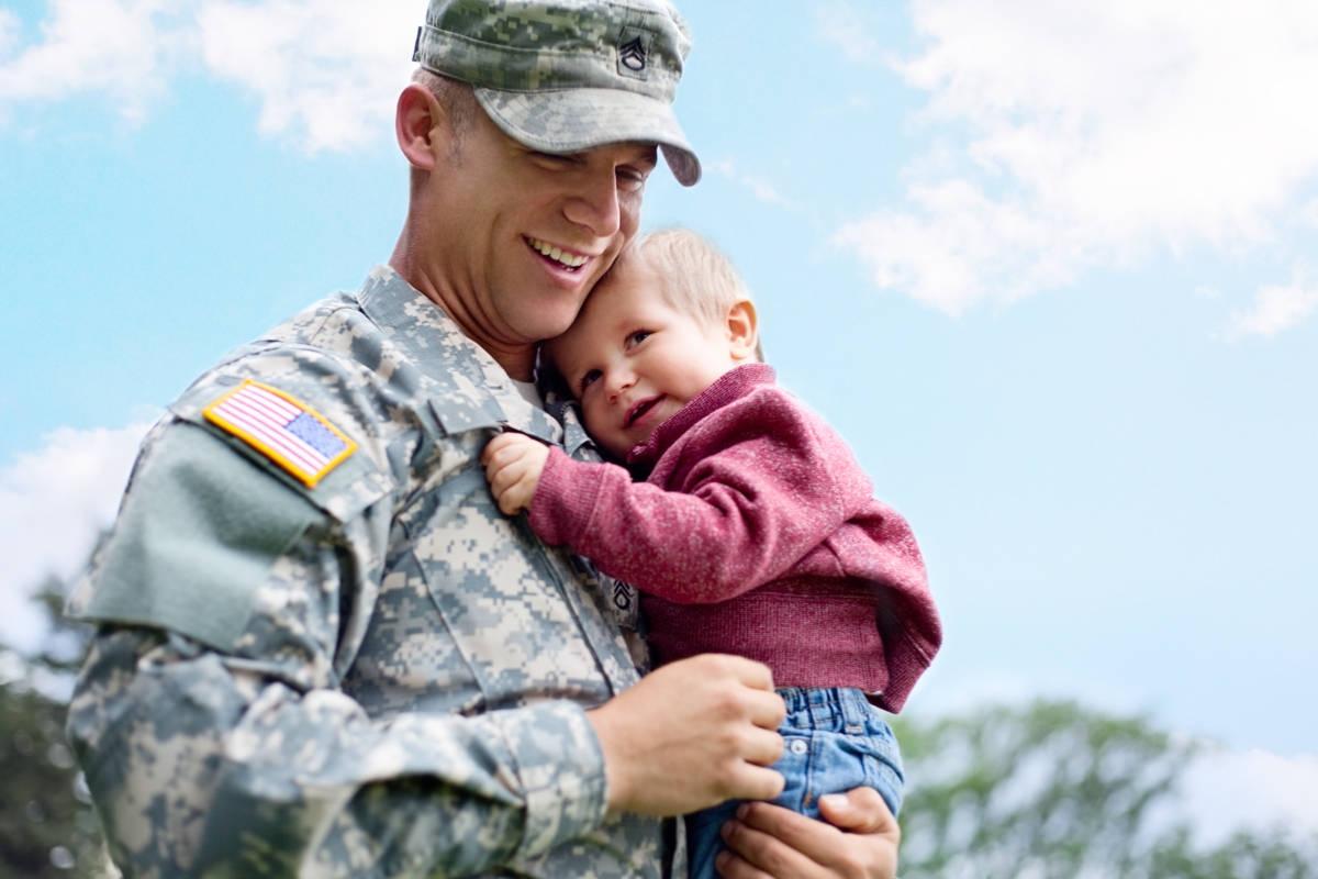 Article Cards Featured Image American soldier and son in a park.