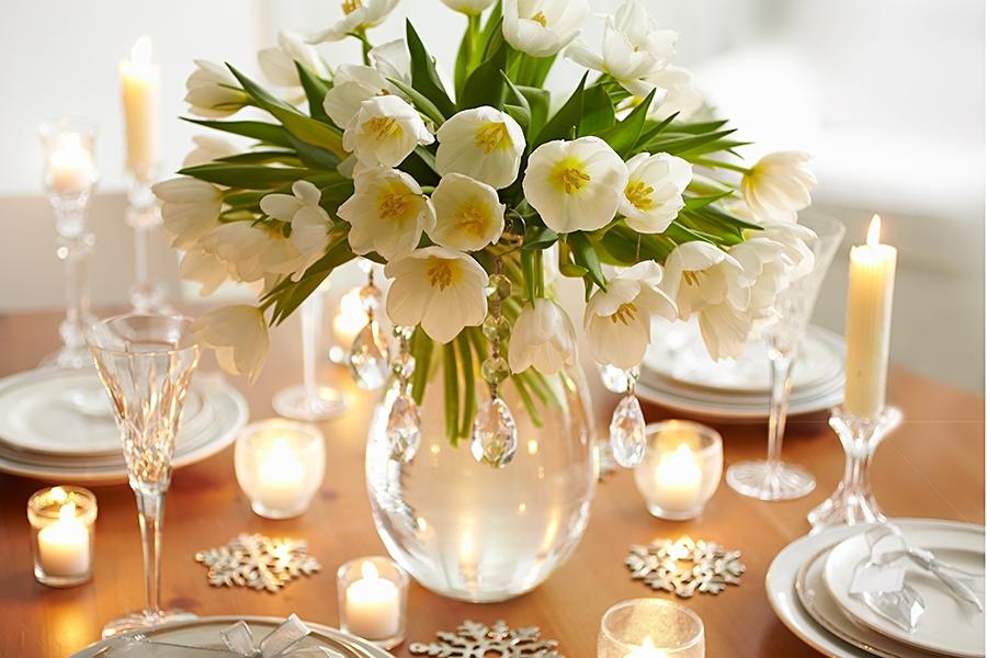 Article Cards Featured Image tulip winter table centerpiece