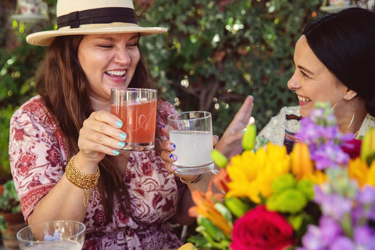 garden party ideas friends drinking