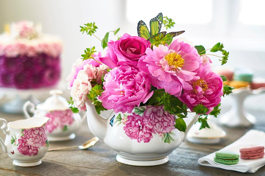 Pink flowers in teapot