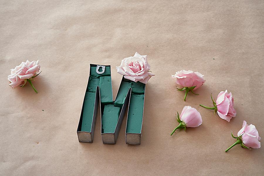 a photo of a mom floral centerpiece: flowers stuck in foam