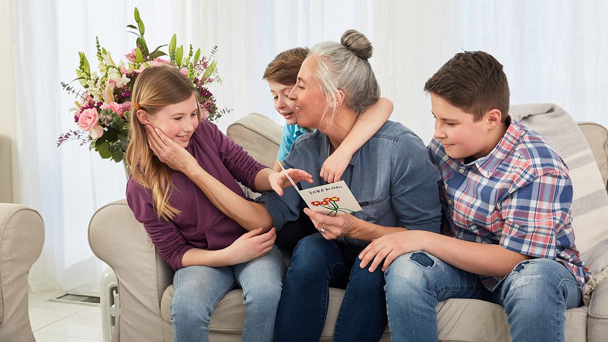 happy birthday mom quotes mom holding card with kids