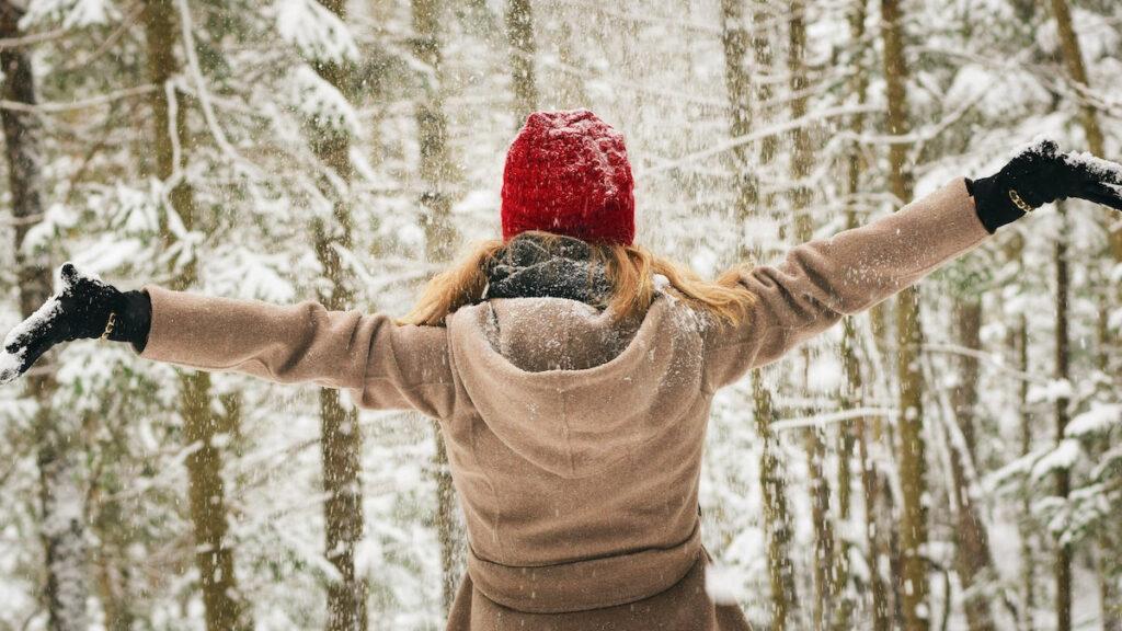 winter quotes woman apreading arms in snow